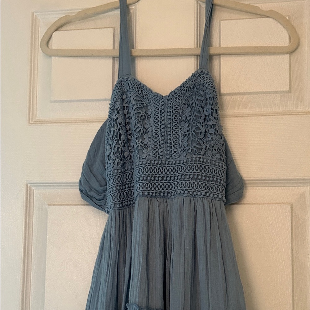 Girls size 14 Dress by: Rare Edition
Color- Blue